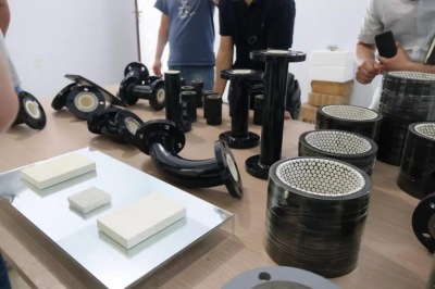 氧化鋁陶瓷做為耐磨材料的優(yōu)勢(shì) 氧化鋁陶瓷做為耐磨材料的優(yōu)勢(shì)